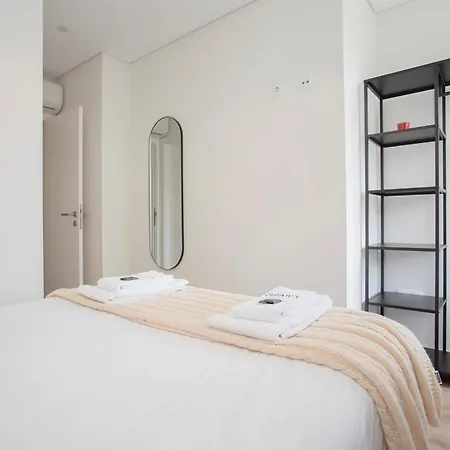 Liiiving In - Downtown Quiet House