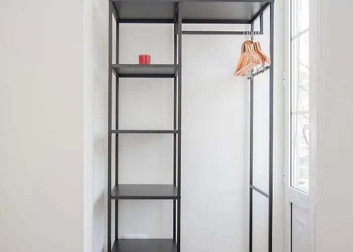 Liiiving In - Downtown Quiet House Дом отдыха *