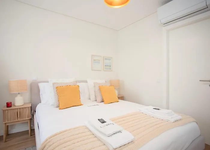 Liiiving In - Downtown Quiet House