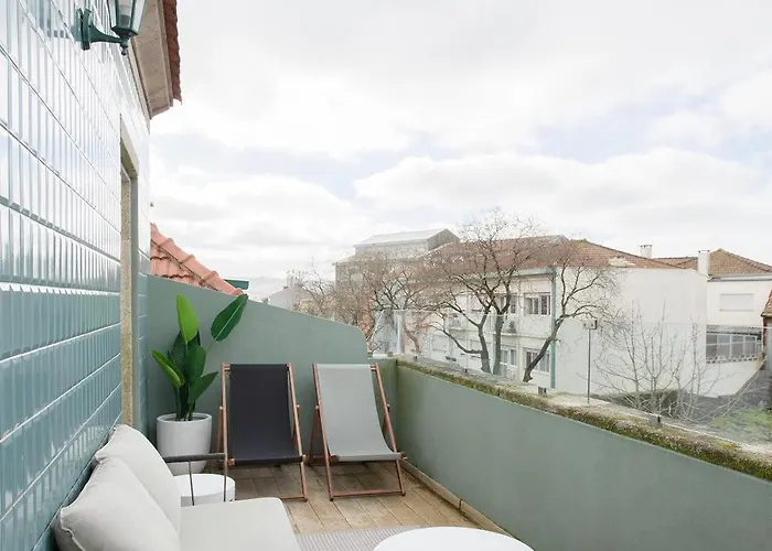 Liiiving In - Downtown Quiet House Дом отдыха