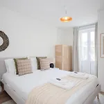 Liiiving In - Downtown Quiet House