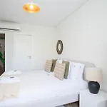Liiiving In - Downtown Quiet House 포르투
