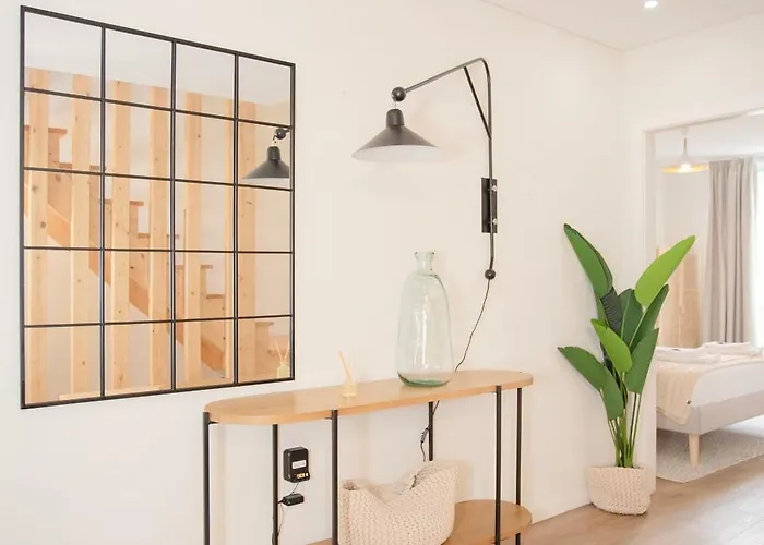 Liiiving In - Downtown Quiet House 펜션 *