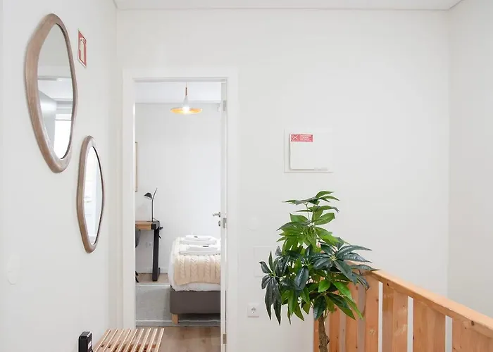 Liiiving In - Downtown Quiet House 펜션 포르투