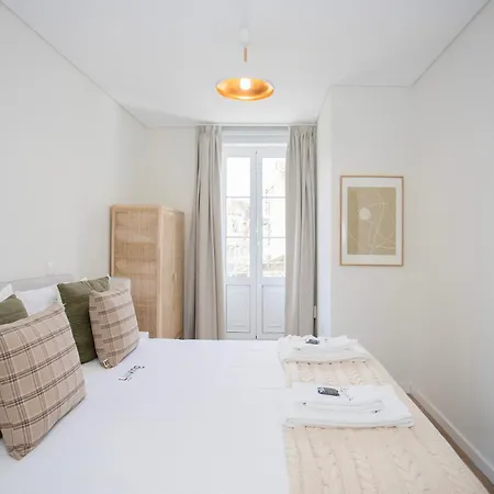 Liiiving In - Downtown Quiet House Дом отдыха *