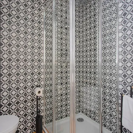 Дом отдыха Liiiving In - Downtown Quiet House *